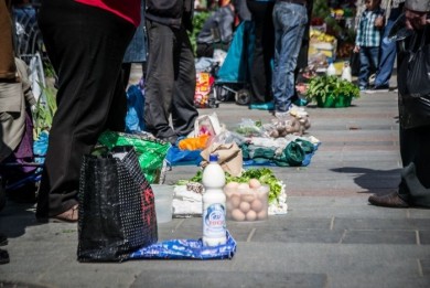 Торговля продуктами с земли опасна для здоровья покупателей