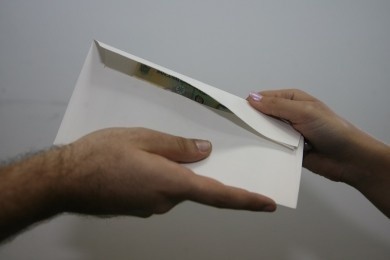 Зарплата «в конверте» – обман государства и работника