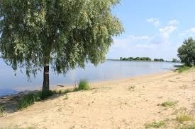 Отдых у воды небезопасен. Купайтесь в специально оборудованных местах