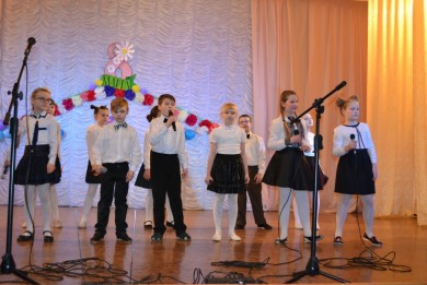 Поздравили своих мам и бабушек