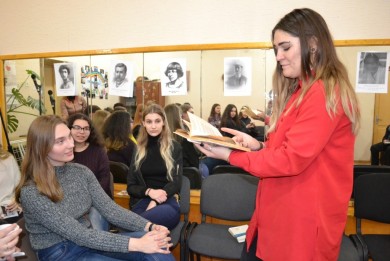 В Ленинском районе  г. Бобруйска говорили о поэзии, читали стихи и… гадали на книгах