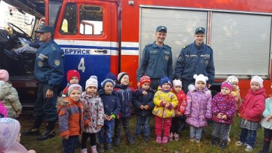 Пожарная машина в гостях у ребят ГУО «Ясли-сад № 30 г. Бобруйска»