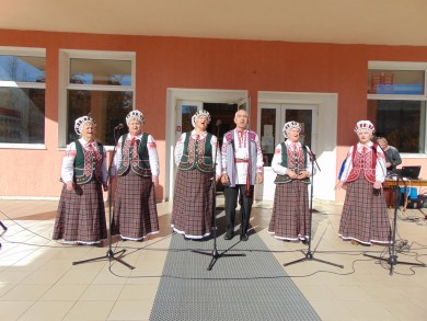 С любовью к мамам и бабушкам»