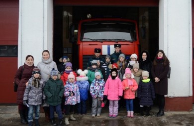 Ученики воскресной школы пришли в гости к бобруйским спасателям