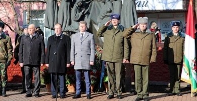 Гвоздики на мраморе. В Бобруйске прошел митинг, посвященный подвигу воинов-интернационалистов