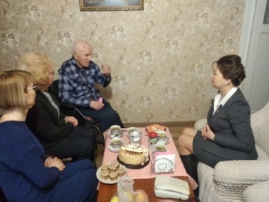 В рамках недельной работы в округе Парламентарий навестила ветеранов ВОВ на дому