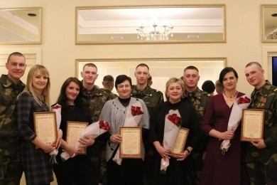 Инженерно-аэродромный полк поздравил матерей служащих с наступающим праздником