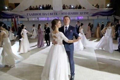 В вихре танцев. В Бобруйске состоялся традиционный городской новогодний бал