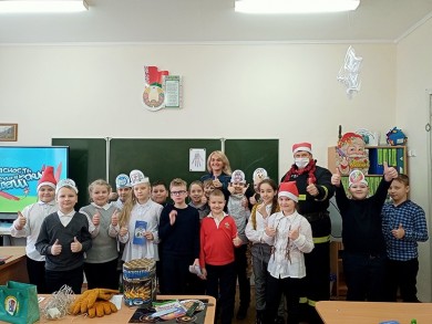 Безопасного Нового года спасатели желают юным Бобруйчанам