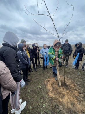 Ленинская районная организация г. Бобруйска ОО «БРСМ» приняла участие в республиканском субботнике