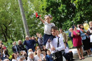 Сегодня в школах прозвенит последний звонок