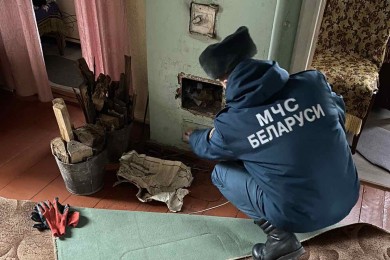 Работники МЧС проводят профилактические мероприятия по предупреждению пожаров