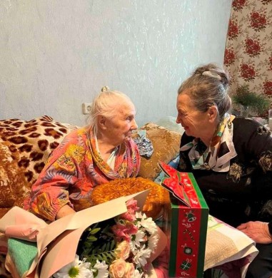 ОАО «ФанДОК» поздравили с 105-летием ветерана труда Полякову Екатерину Захаровну