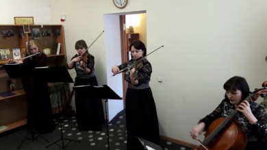 Тепло и весеннее настроение подарили бобруйчанкам элегантного возраста