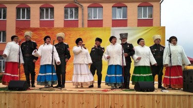 Народный казачий ансамбль «Вольница» и казачий конно-спортивный клуб «Ермак» приняли участие в областном фестивале-ярмарке тружеников села «Дожинки-2017»